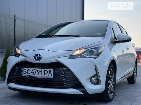Toyota Yaris 2019  випуску Львів з двигуном 1.5 л гібрид хэтчбек автомат за 16800 долл. 