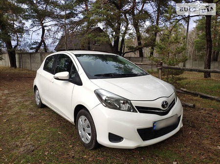 Toyota Yaris 2012  випуску Суми з двигуном 1 л  хэтчбек механіка за 6800 долл. 