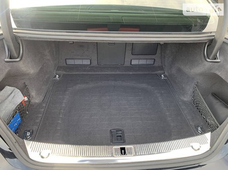 Audi A8 2013  випуску Ужгород з двигуном 3 л бензин седан автомат за 25500 долл. 