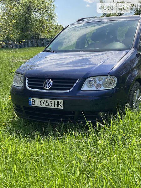Volkswagen Touran 2006  випуску Полтава з двигуном 2 л дизель мінівен механіка за 6500 долл. 