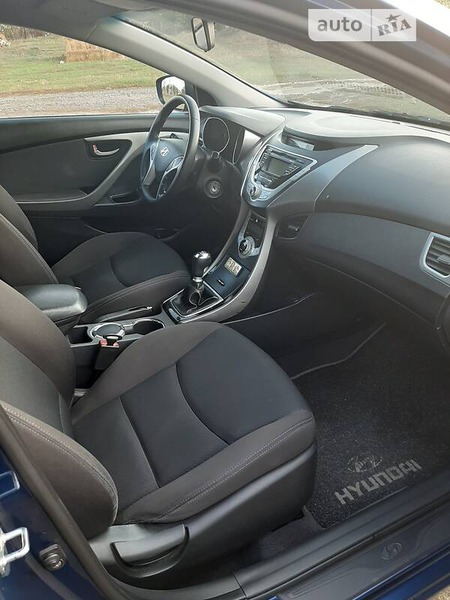 Hyundai Elantra 2012  випуску Дніпро з двигуном 1.8 л бензин седан механіка за 10000 долл. 