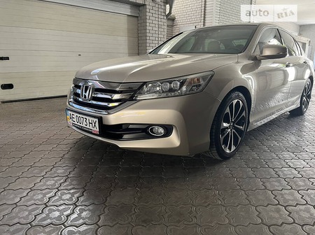 Honda Accord 2014  випуску Дніпро з двигуном 2.4 л бензин седан  за 16500 долл. 