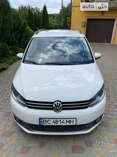 Volkswagen Touran 2010  випуску Львів з двигуном 2 л дизель універсал механіка за 10000 долл. 