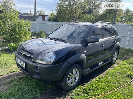 Hyundai Tucson 2009  випуску Київ з двигуном 2 л  позашляховик механіка за 9700 долл. 