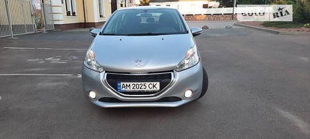 Peugeot 208 2014  випуску Житомир з двигуном 1.4 л дизель хэтчбек механіка за 6500 долл. 