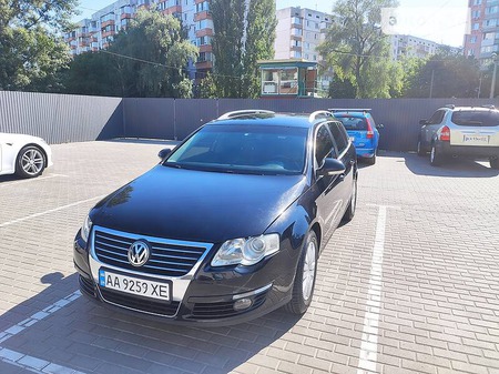 Volkswagen Passat 2006  випуску Київ з двигуном 2 л дизель універсал автомат за 6900 долл. 