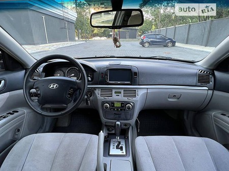 Hyundai Sonata 2005  випуску Одеса з двигуном 2.4 л бензин седан автомат за 5700 долл. 