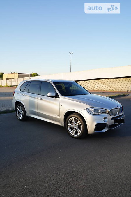 BMW X5 2016  випуску Львів з двигуном 4.4 л бензин позашляховик автомат за 39500 долл. 