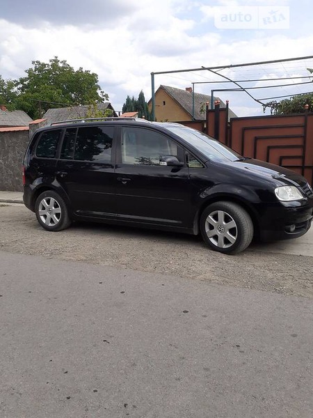 Volkswagen Touran 2004  випуску Ужгород з двигуном 2 л дизель мінівен механіка за 5700 долл. 