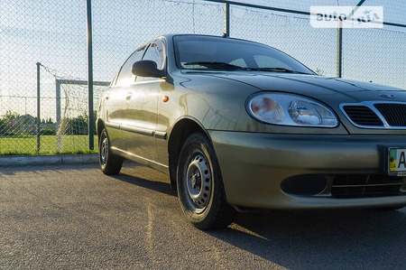 Daewoo Lanos 2005  випуску Київ з двигуном 1.5 л бензин седан механіка за 2700 долл. 