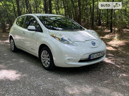 Nissan Leaf 2013  випуску Дніпро з двигуном 0 л електро хэтчбек  за 11999 долл. 