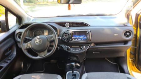 Toyota Yaris 2019  випуску Одеса з двигуном 1.5 л бензин хэтчбек автомат за 14999 долл. 