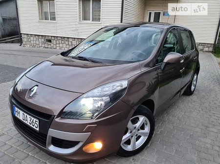 Renault Scenic 2011  випуску Луцьк з двигуном 1.6 л дизель мінівен механіка за 6650 долл. 