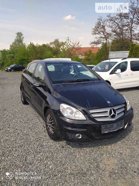 Mercedes-Benz B 180 2006  випуску Івано-Франківськ з двигуном 0 л дизель седан механіка за 5999 долл. 