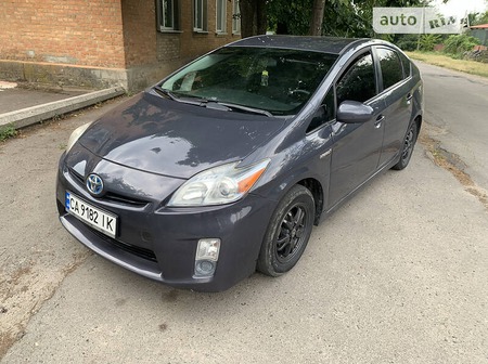 Toyota Prius 2010  випуску Черкаси з двигуном 1.8 л гібрид хэтчбек  за 8600 долл. 