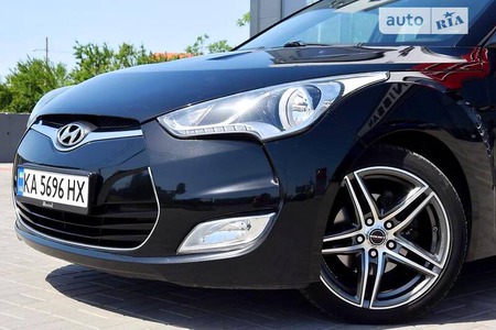 Hyundai Veloster 2012  випуску Київ з двигуном 1.6 л бензин хэтчбек автомат за 9300 долл. 