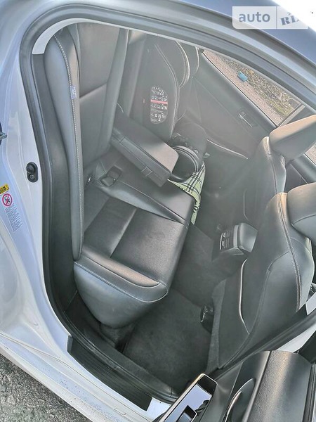 Lexus IS 200t 2015  випуску Дніпро з двигуном 2 л бензин седан автомат за 19990 долл. 
