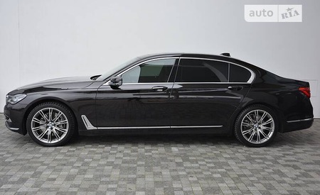 BMW 750 2016  випуску Київ з двигуном 0 л бензин седан автомат за 1584500 грн. 