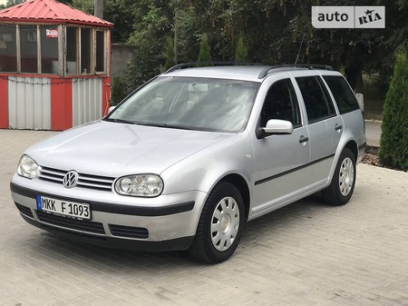 Volkswagen Golf 2005  випуску Черкаси з двигуном 1.9 л дизель універсал механіка за 2700 долл. 