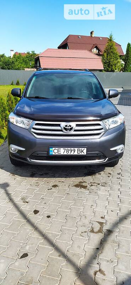 Toyota Highlander 2011  випуску Чернівці з двигуном 3.5 л  позашляховик автомат за 18900 долл. 