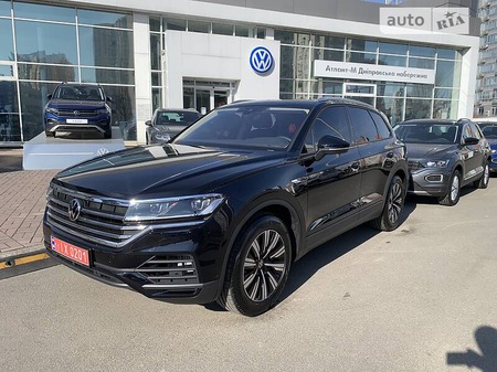 Volkswagen Touareg 2022  випуску Київ з двигуном 3 л бензин позашляховик автомат за 61000 долл. 