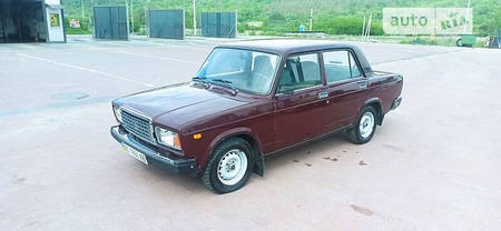 Lada 2105 2005  випуску Тернопіль з двигуном 1.5 л бензин седан механіка за 1950 долл. 