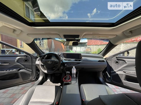 Lexus ES 250 2020  випуску Дніпро з двигуном 2.5 л бензин седан автомат за 42000 долл. 