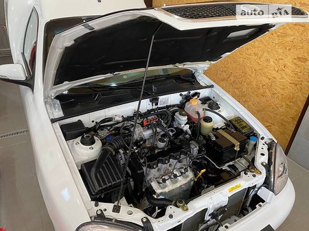 Daewoo Lanos 2015  випуску Київ з двигуном 1.5 л  седан механіка за 3999 долл. 