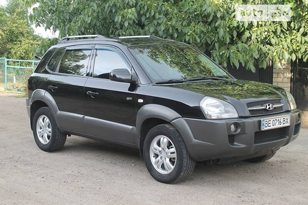 Hyundai Tucson 2008  випуску Миколаїв з двигуном 2 л  позашляховик механіка за 8800 долл. 