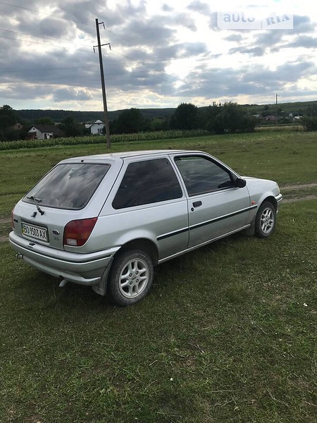 Ford Fiesta 1995  випуску Тернопіль з двигуном 1.3 л бензин хэтчбек механіка за 1999 долл. 