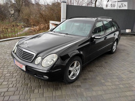Mercedes-Benz E 200 2006  випуску Дніпро з двигуном 1.8 л бензин універсал автомат за 8499 долл. 