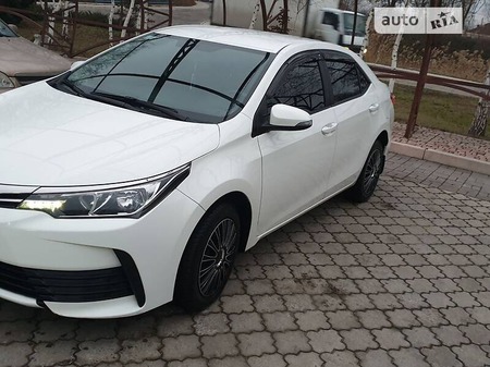 Toyota Corolla 2016  випуску Дніпро з двигуном 1.3 л  седан механіка за 13800 долл. 