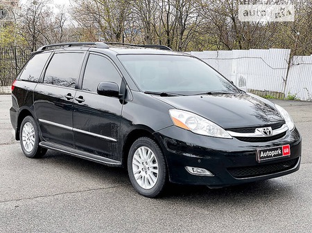 Toyota Sienna 2008  випуску Київ з двигуном 3.5 л бензин універсал автомат за 15700 долл. 