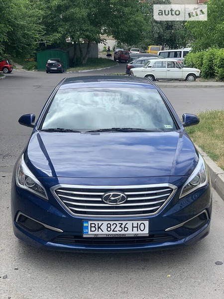 Hyundai Sonata 2016  випуску Рівне з двигуном 2.4 л бензин седан автомат за 9800 долл. 