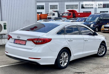 Hyundai Sonata 2016  випуску Київ з двигуном 2 л газ позашляховик автомат за 9999 долл. 