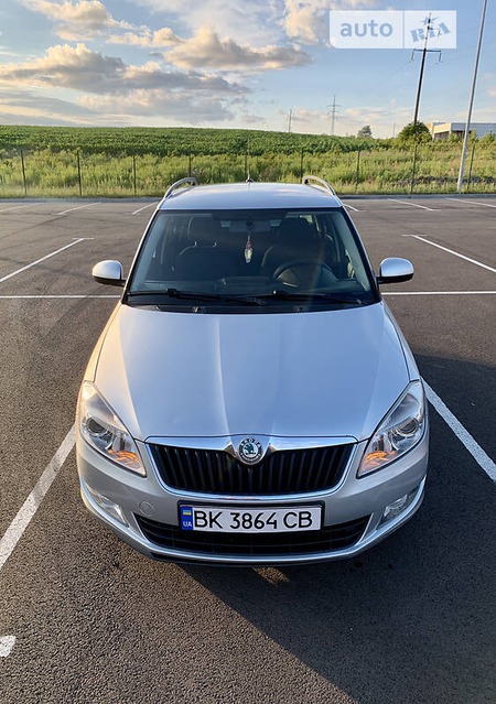 Skoda Fabia 2010  випуску Рівне з двигуном 1.2 л дизель універсал механіка за 5200 долл. 