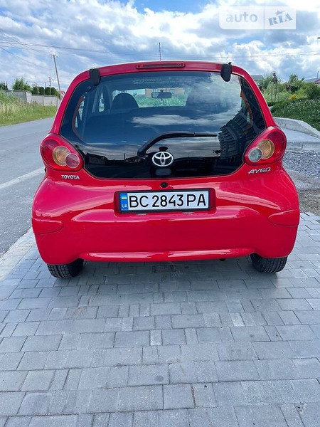 Toyota Aygo 2005  випуску Львів з двигуном 1 л бензин хэтчбек механіка за 4100 долл. 