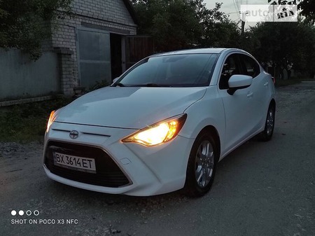 Toyota Yaris 2015  випуску Хмельницький з двигуном 1.5 л бензин седан механіка за 10900 долл. 