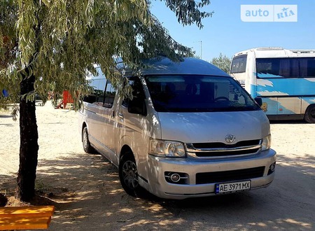 Toyota Hiace 2008  випуску Дніпро з двигуном 2.7 л  мінівен  за 11900 долл. 