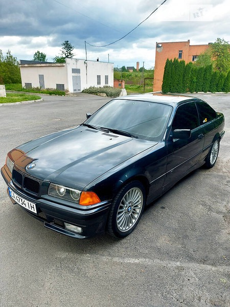 BMW 318 1992  випуску Черкаси з двигуном 1.8 л бензин купе механіка за 4100 долл. 