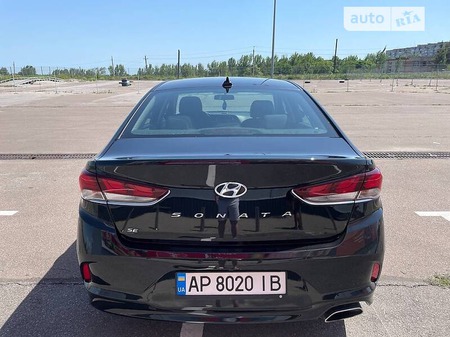 Hyundai Sonata 2018  випуску Івано-Франківськ з двигуном 2.4 л бензин седан автомат за 13999 долл. 