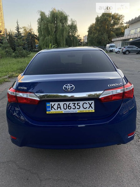 Toyota Corolla 2016  випуску Київ з двигуном 1.6 л бензин седан автомат за 12700 долл. 
