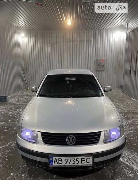 Volkswagen Passat 2000  випуску Вінниця з двигуном 1.8 л  седан механіка за 4999 долл. 