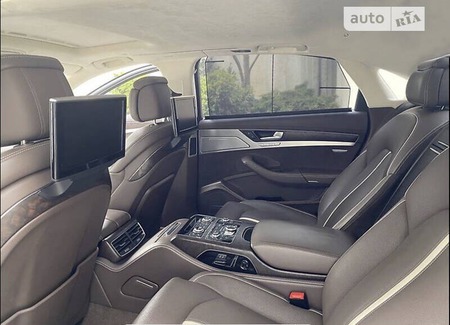 Audi A8 2013  випуску Чернівці з двигуном 4 л бензин седан автомат за 27000 долл. 