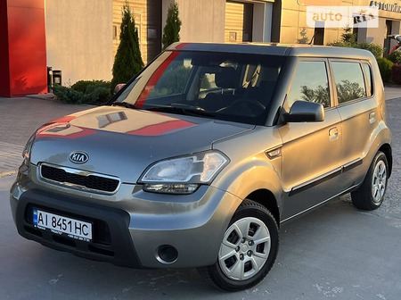 KIA Soul 2009  випуску Черкаси з двигуном 1.6 л бензин хэтчбек механіка за 5500 долл. 