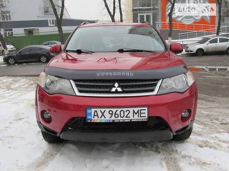 Mitsubishi Outlander XL 2008  випуску Харків з двигуном 2.4 л бензин позашляховик автомат за 10800 долл. 