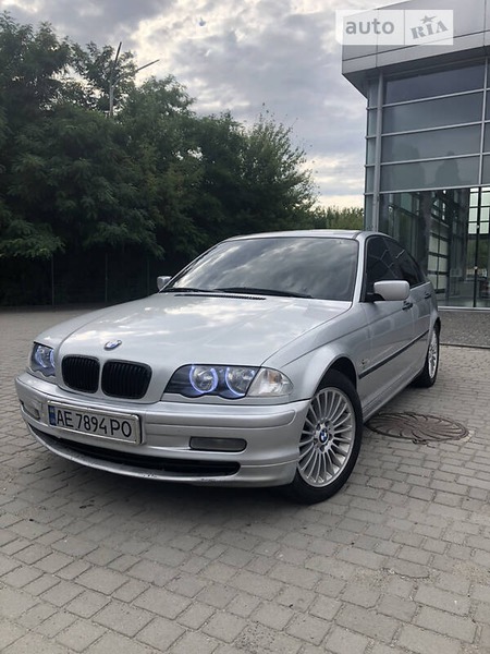 BMW 318 1999  випуску Дніпро з двигуном 1.9 л бензин седан механіка за 4700 долл. 
