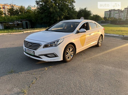 Hyundai Sonata 2016  випуску Київ з двигуном 2 л газ седан автомат за 5650 долл. 