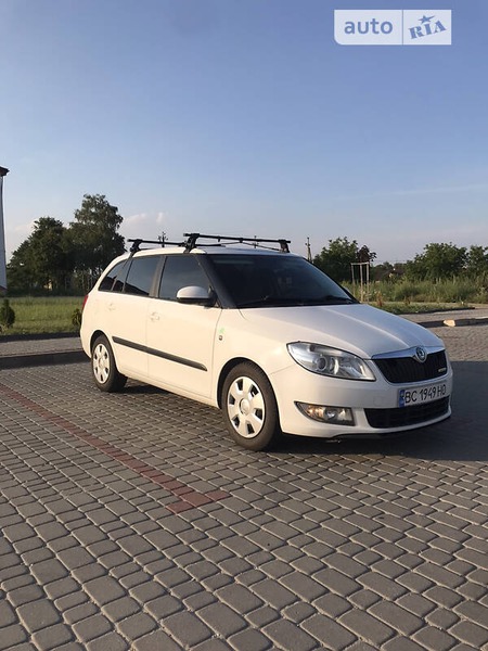 Skoda Fabia 2011  випуску Львів з двигуном 1.2 л дизель універсал механіка за 5200 долл. 