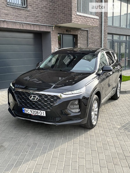 Hyundai Santa Fe 2019  випуску Львів з двигуном 2.4 л бензин позашляховик автомат за 25700 долл. 